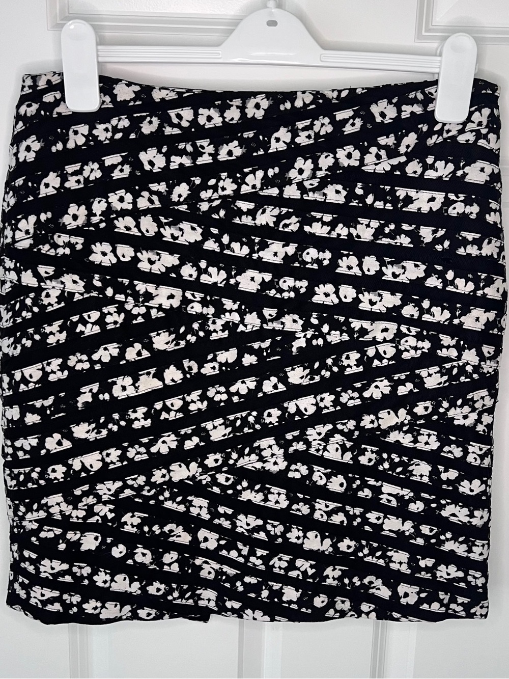 White House Black Market Black & White Floral Stripe Pencil Skirt - Size 8
